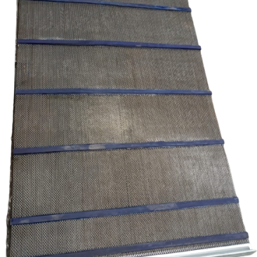 Anti clogging wire mesh